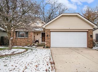 1722 Woodland Dr, Elkhart, IN 46514