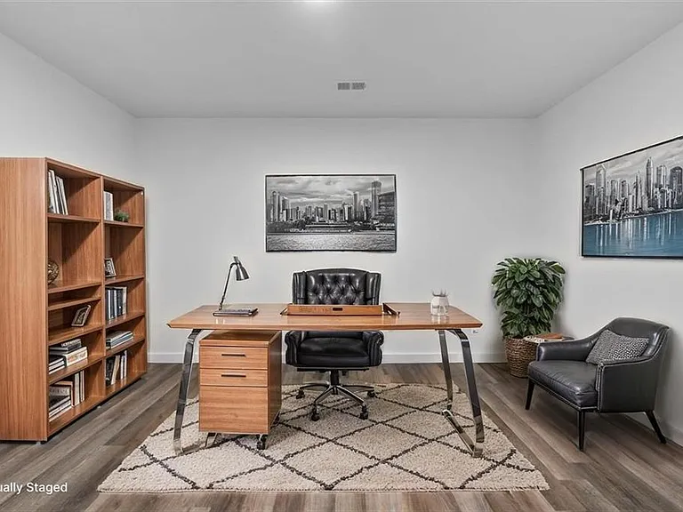 350 Wembley Cir — Photo 24