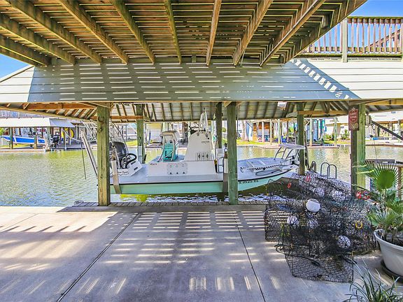 3rd image of 22110 Frio Dr