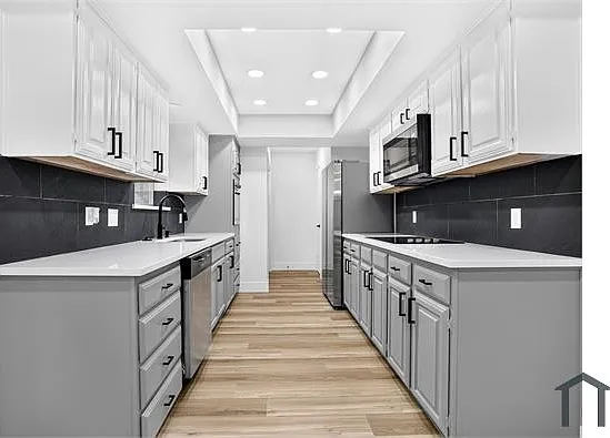 4 bed, 1923 sqft, $3,200 — Photo 2