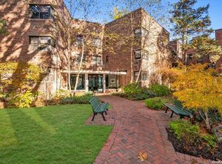 50 Brompton Rd APT 1Q, Great Neck, NY 11021