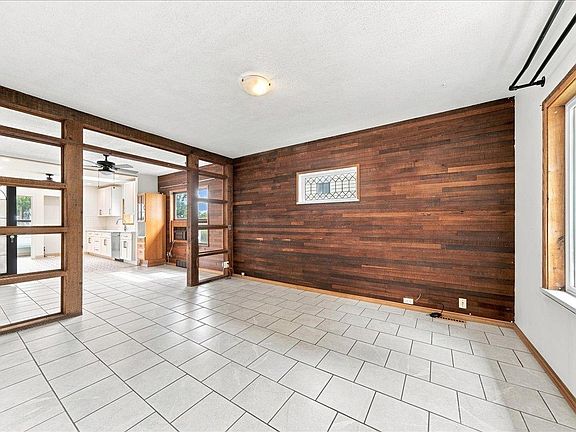 5th image of 446 Kelly St
