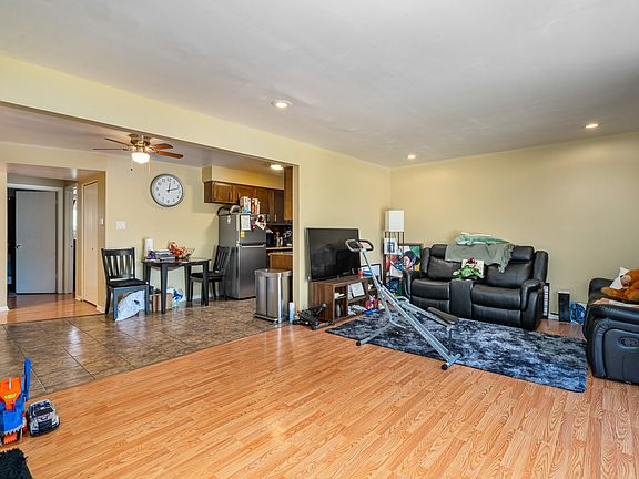 3rd image of 629 Carroll Pkwy #207