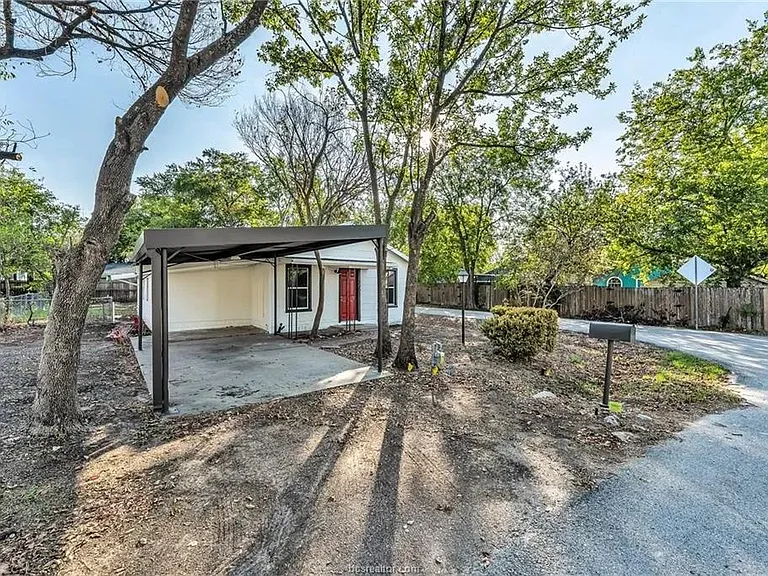2707 Cliff St — Photo 3