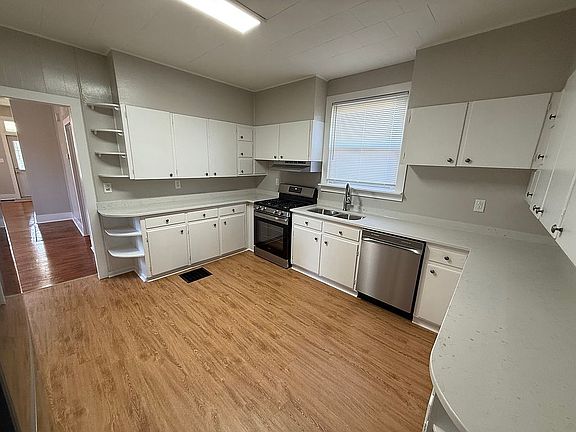 4th image of 114 Ballard St