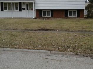 18382 W Rae Ln, Gurnee, IL 60031