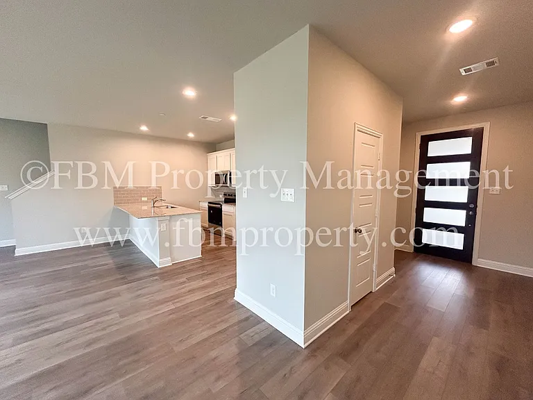 2133 Layla Dr — Photo 3