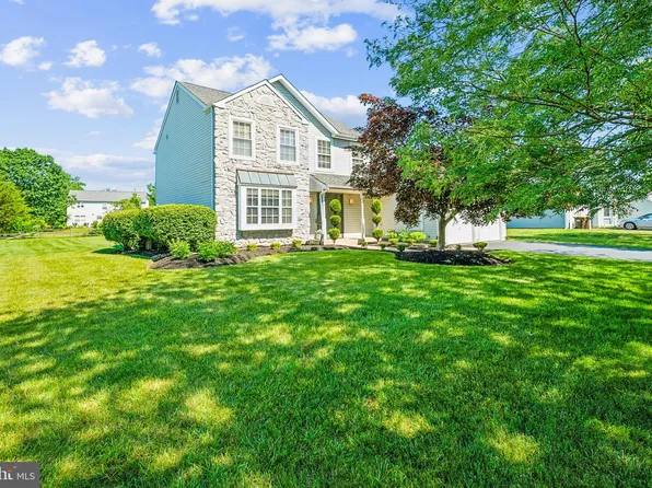 1504 Long Pond Dr, Warrington, PA 18976