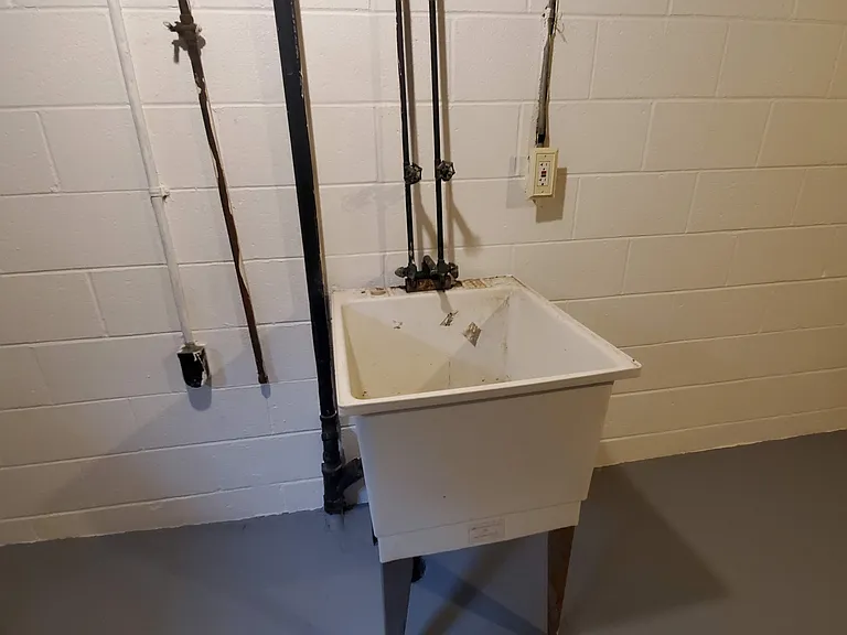 Laundry Hook-ups