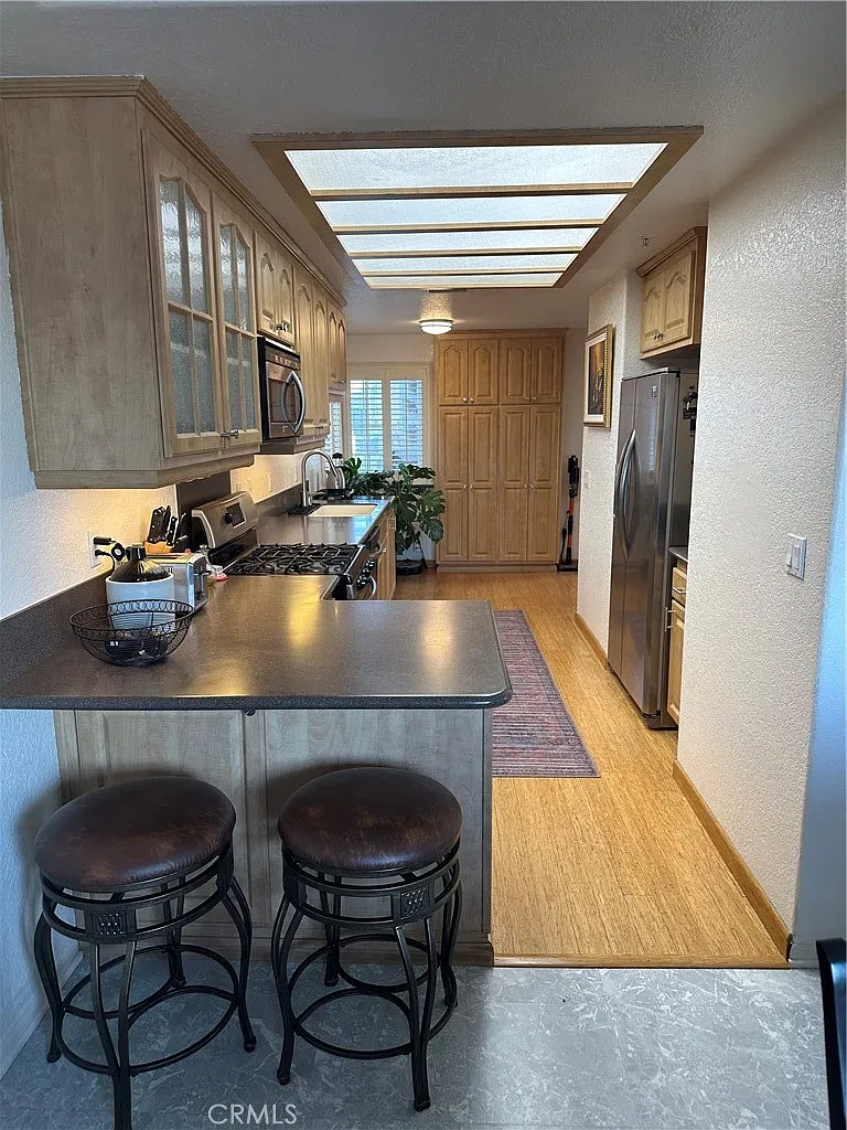 3 bed, 1656 sqft, $6,000 — Photo 2