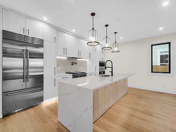 4th image of 954 Osterman Ave