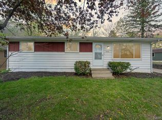 4620 Sashabaw Rd, Waterford, MI 48329