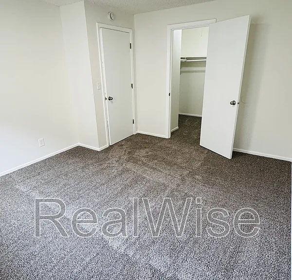 4278 Meadowbrook Ct NE — Photo 10