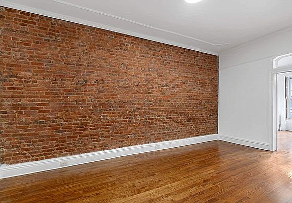 5th image of 698 De Graw St