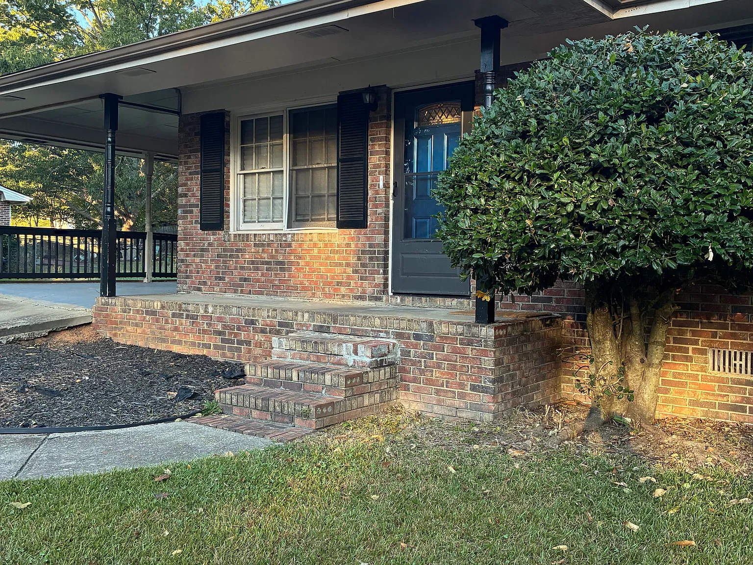 3 bed, 1000 sqft, $1,600 — Photo 3