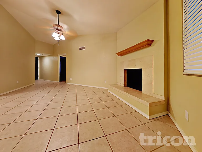 3413 E Dragoon Ave — Photo 5