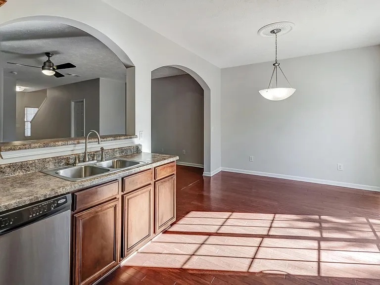 8103 Valley Oak Dr — Photo 14