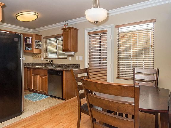 3rd image of 4548 Hawley Blvd Unit 6