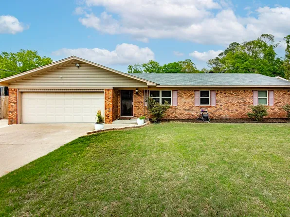 609 Lynnewood Dr, Jacksonville, AR 72076