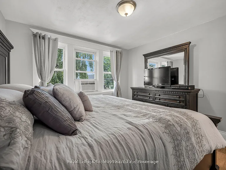 35 Bayfield Ave — Photo 13