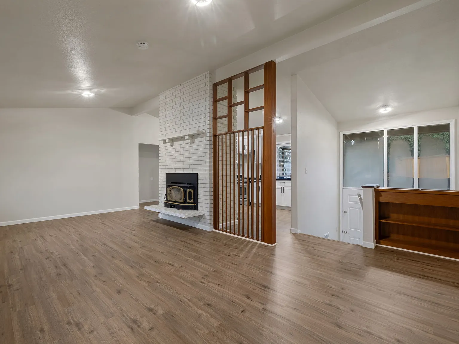 3 bed, 1970 sqft, $3,595 — Photo 4