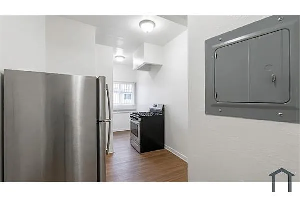 Photo 1 of 13 - 2622 Brighton Ave #12-1-2 - Los Angeles, CA Primary Photo - 2622 Brighton Ave #12-1-2