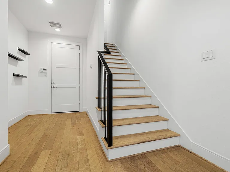2624 Rusk St — Photo 8