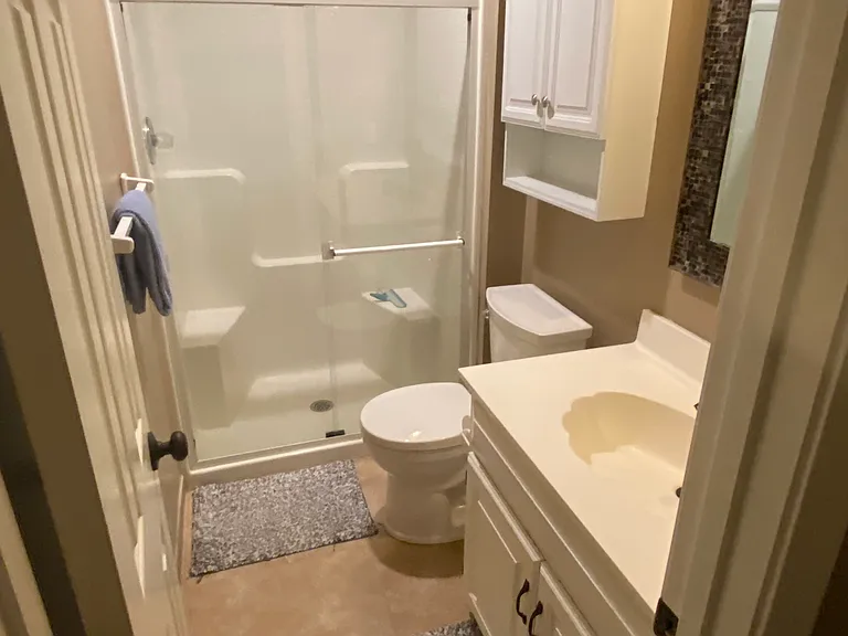 Premium Guest Room Full Bathroom