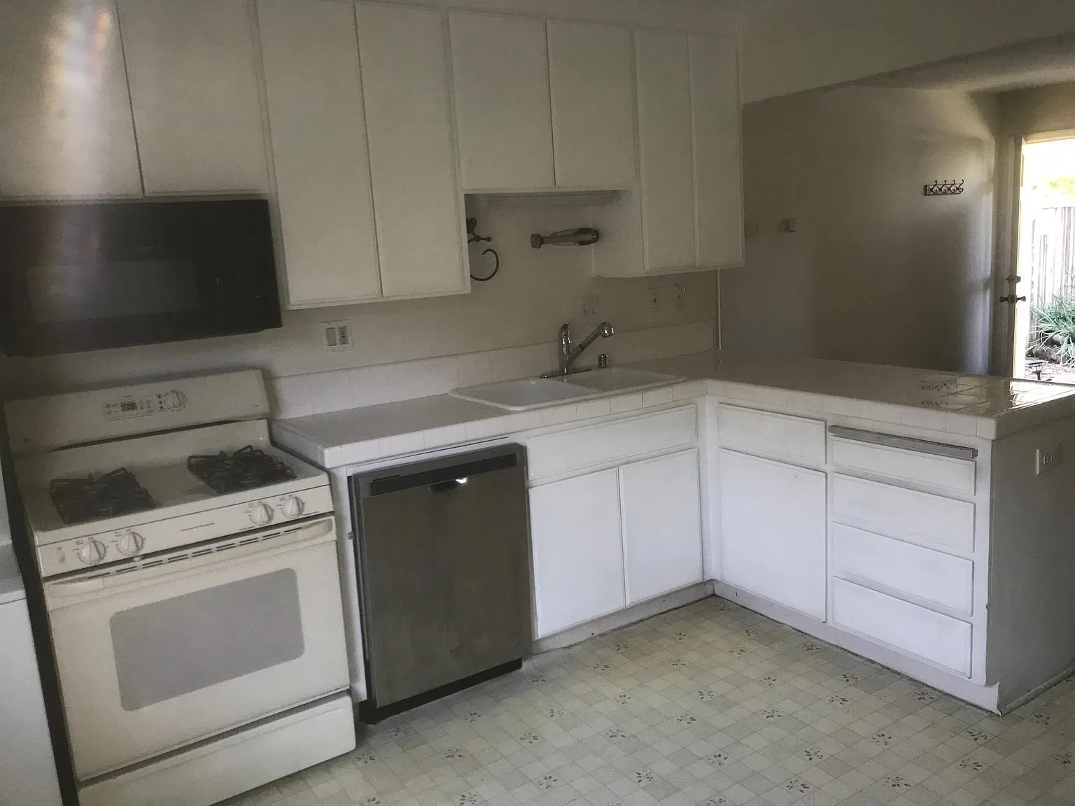1302 W Hacienda Ave — Photo 3