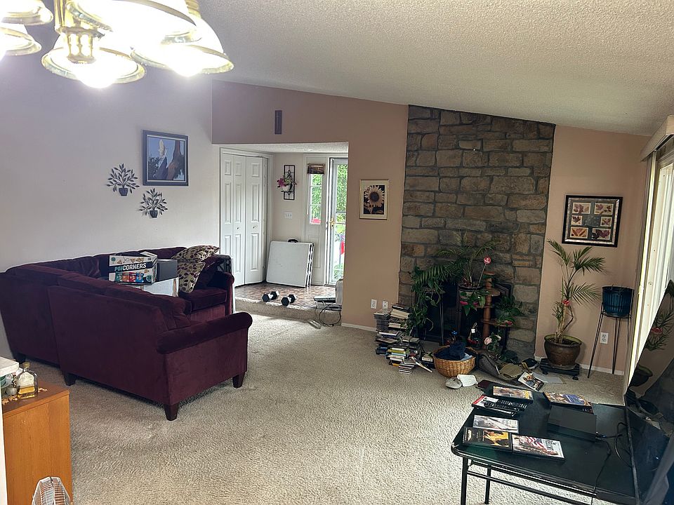 Dining and living area. Vaulted ceilings