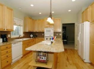 27 Foxglove Cir, Madison, WI 53717