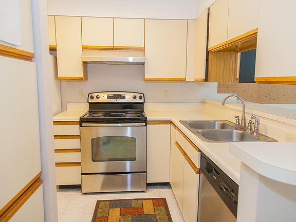 5th image of 114 Westlake Ct #114