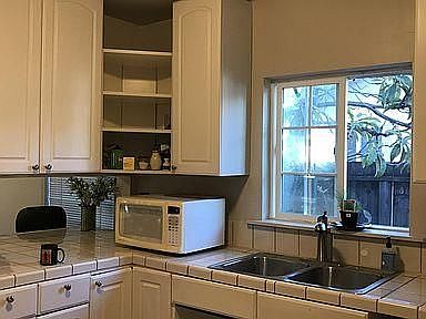 5th image of 205 Cypress St