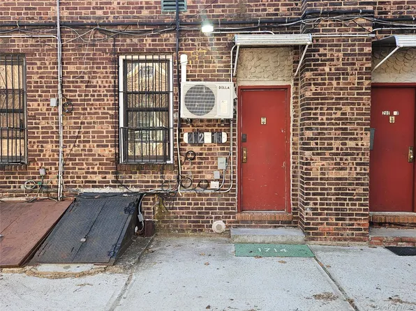 202-15 Hollis Ave #R, Saint Albans, NY 11412