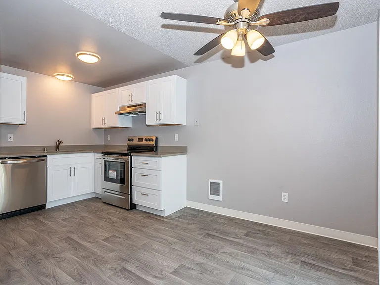 Forest Park Apartments — Photo 37