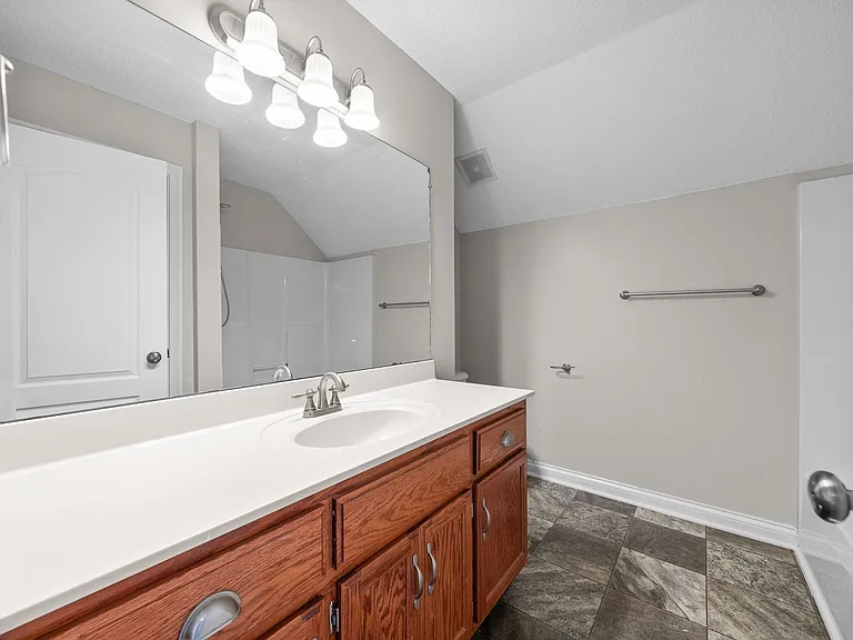 706 Shamrock Ct — Photo 26