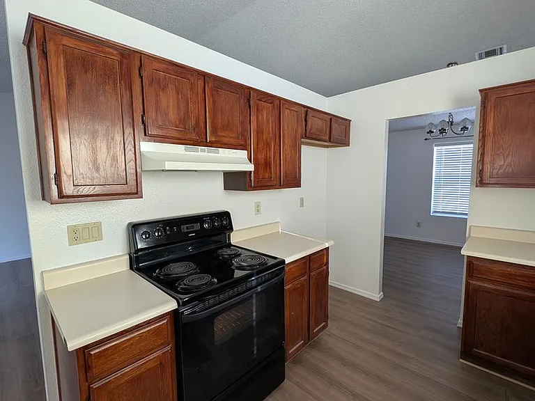 3644 W Elgin St — Photo 6