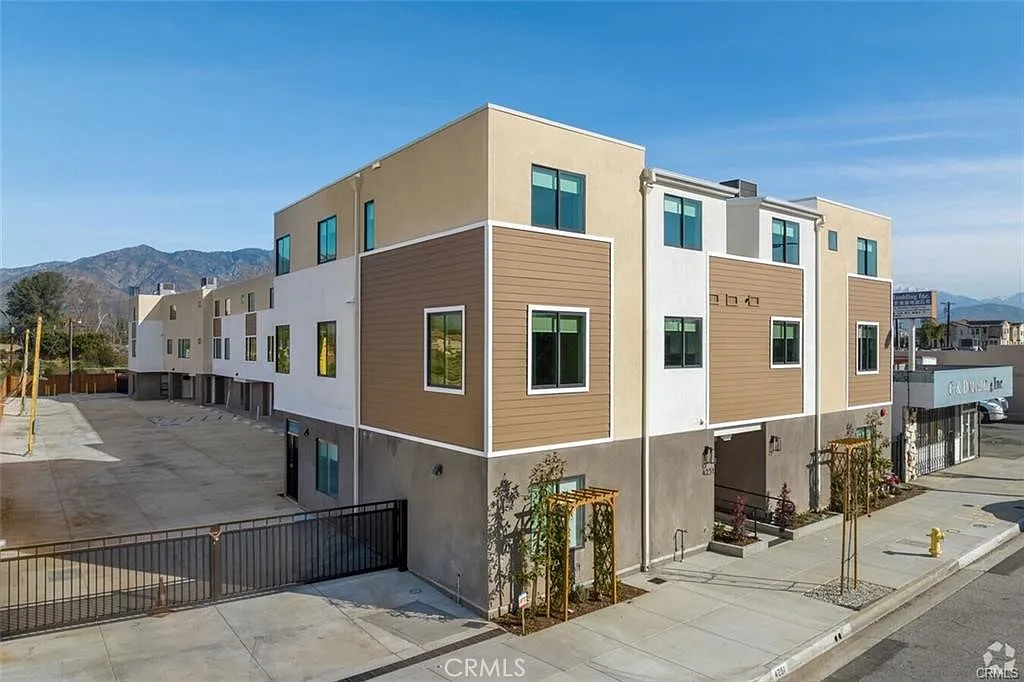 3 bed, 3.5 bath, 1237 sqft, $3,450 — Photo 4
