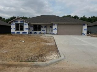 1586 Ridgemont Ave, Monett, MO 65708