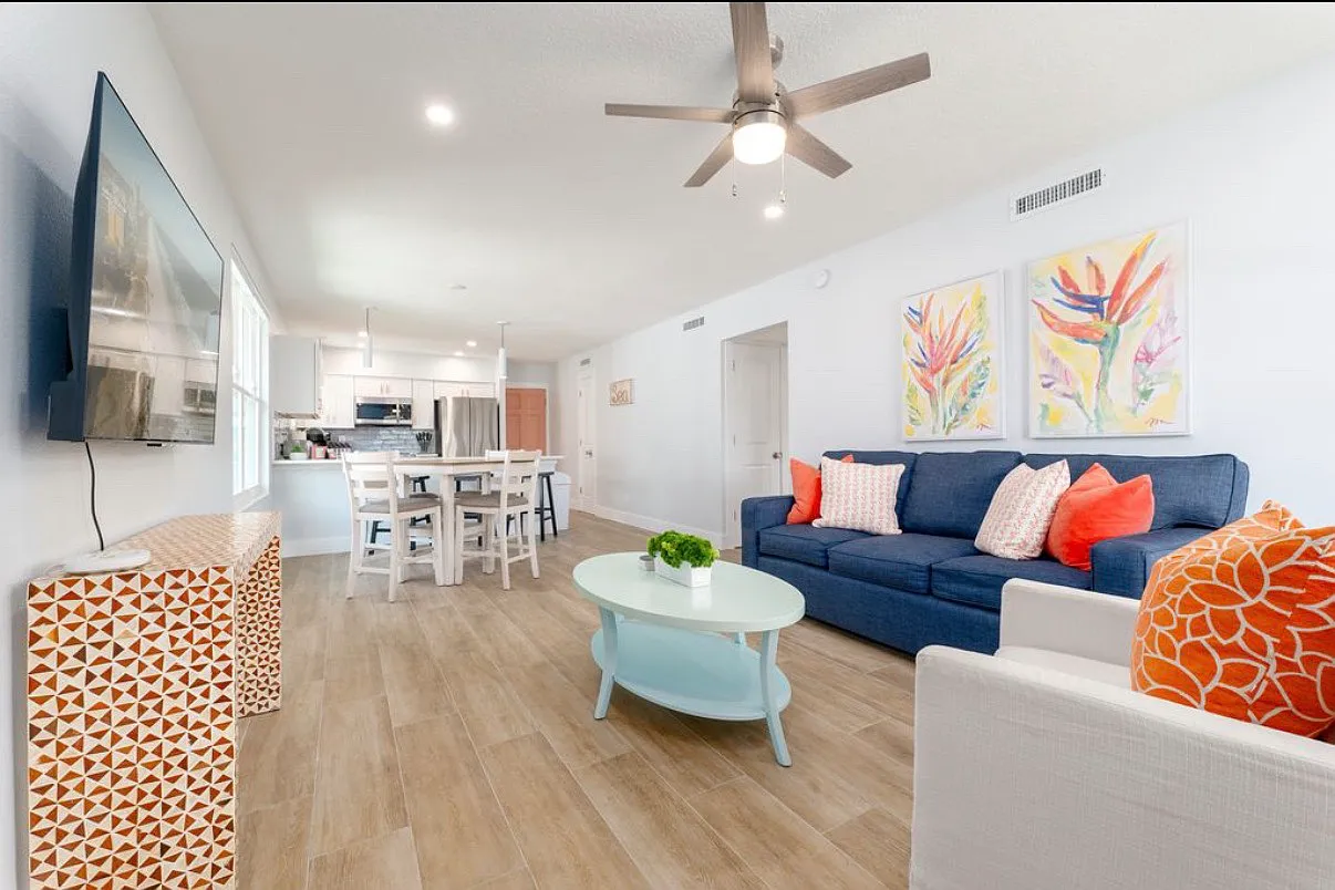 2 bed, 1020 sqft, $3,700 — Photo 2