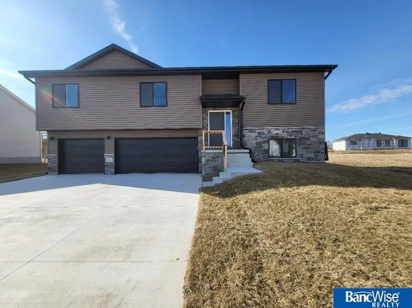 7621 Gulls Way, Lincoln, NE 68514