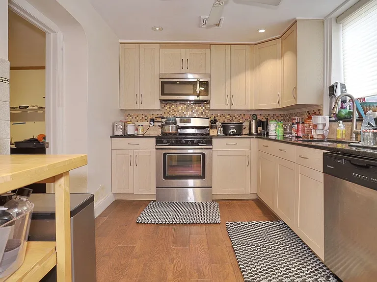 418 Hudson St #1 — Photo 9