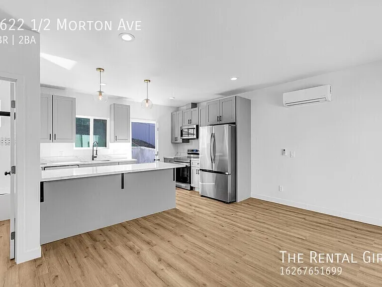 1622 1/2 Morton Ave — Photo 2