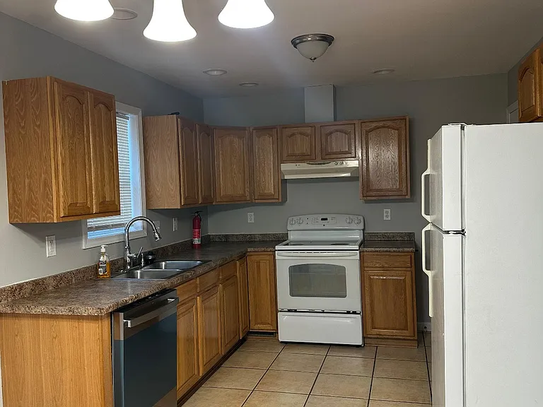 319 Charles Ave #A — Photo 5