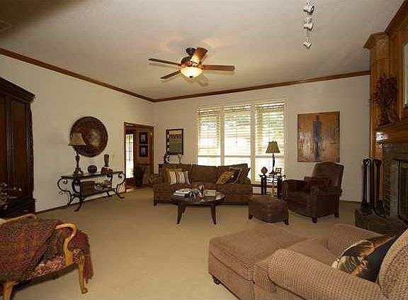 4th image of 420 Tumbleweed Dr