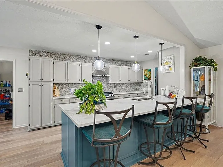 8671 Twin Oaks Dr — Photo 9