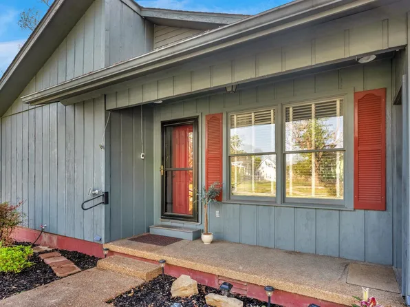 601 Courthouse View St, Lafayette, TN 37083