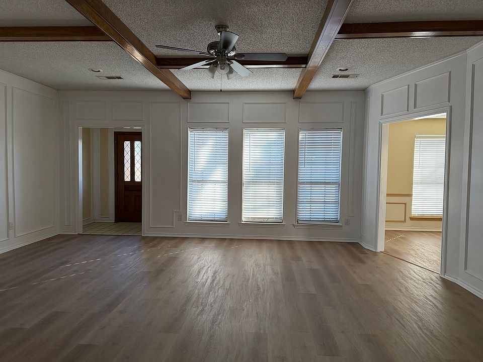 1st image of 3033 Laguna Dr