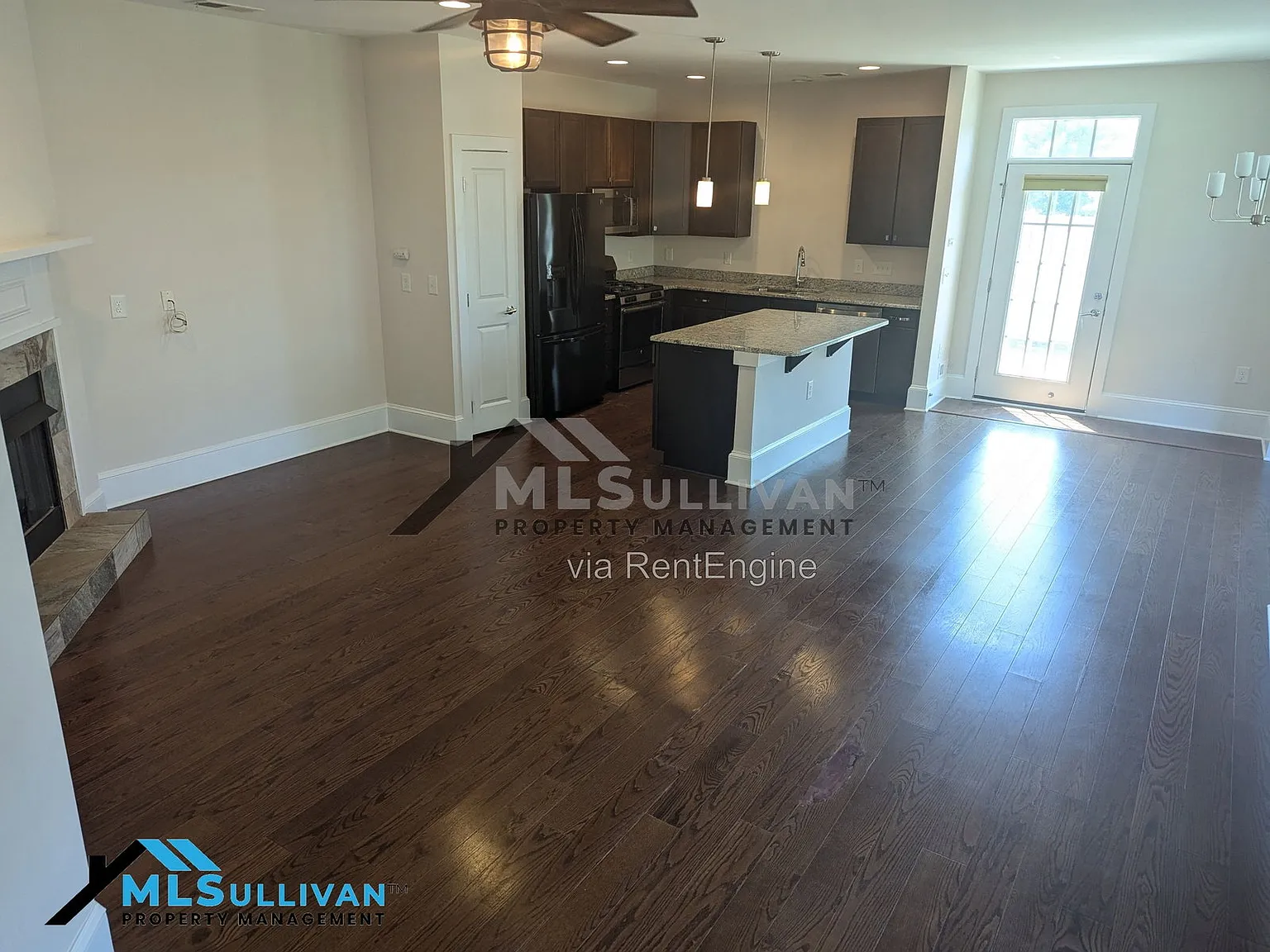 3 bed, 2.5 bath, 1763 sqft, $2,200 — Photo 2