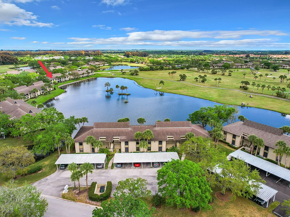 16 Plantation Dr #205